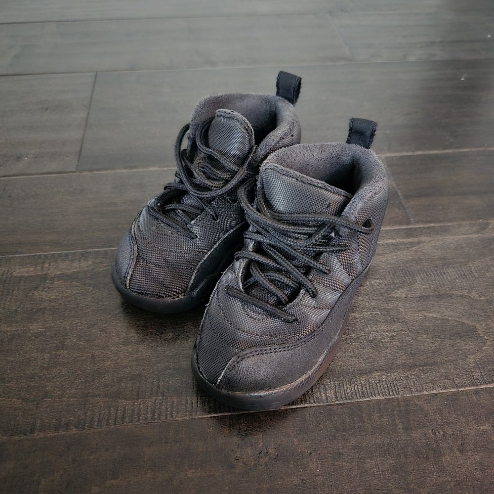 Toddler all black Jordan 12 retro size 8 EUC